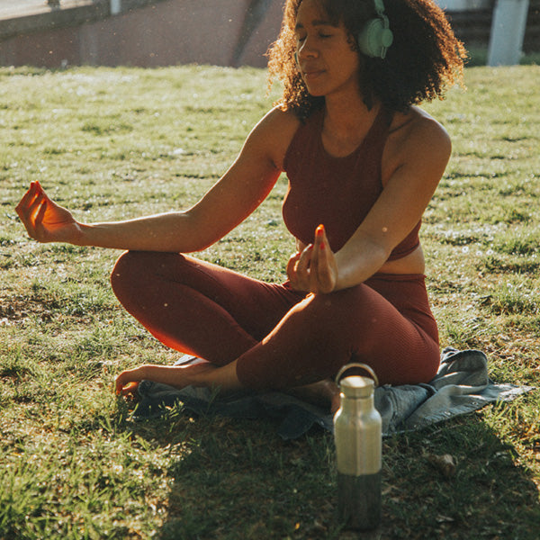 12oz-rise-reflect-with-bamboo-cap-m2 16oz_rise_reflect_yoga_park_headphones_square.jpg