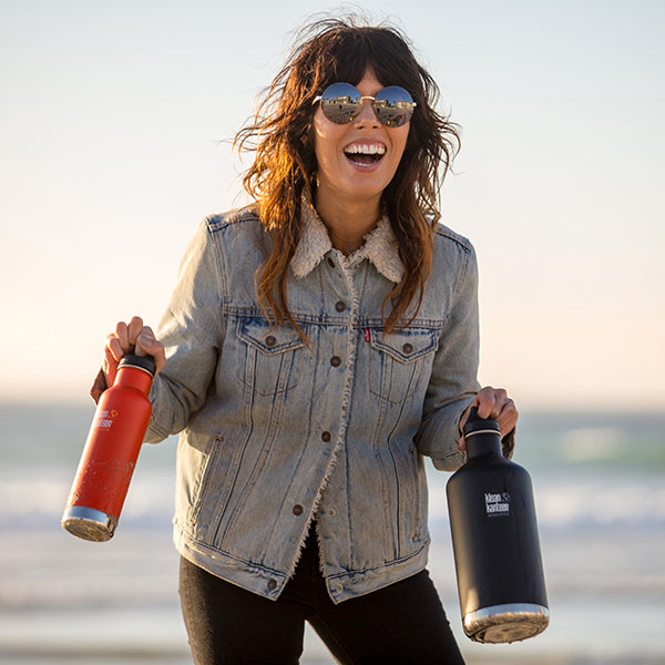 64oz-classic-with-loop-cap-f8 64oz_insulated_classic_black_beach_smile_square.jpg