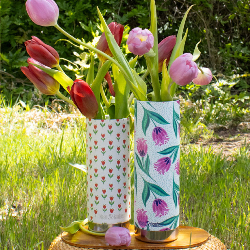 16oz-tkwide-with-cafe-red-tulips-l0 bottles_seasonal_spring_flowers_2_square.jpg