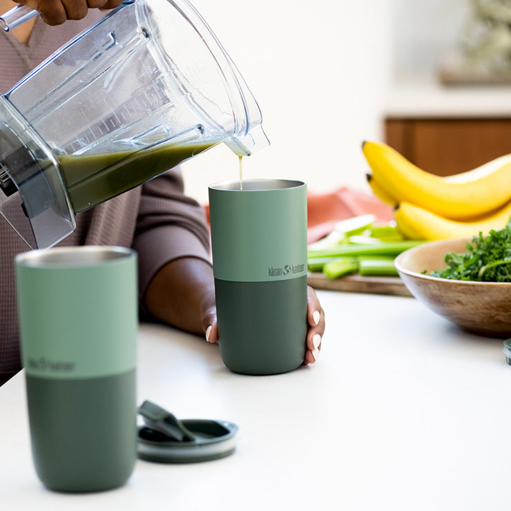 smoothie-set-g9 smoothie_kit_rise_tumbler_smoothie_pour.jpg